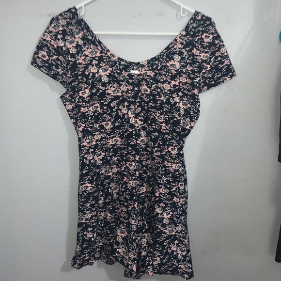 New Volcom romper. - Picture 3 of 3